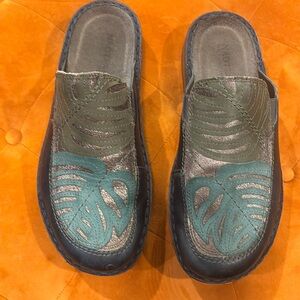 Naot size 38 (7-7.5) slip on mules
